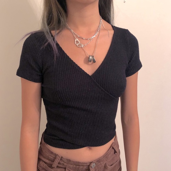HOLLISTER black cropped t shirt top